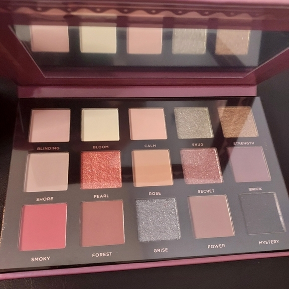Ace Beaute Smoky Roses Palette (Limited Edition) NWT - Picture 3 of 6